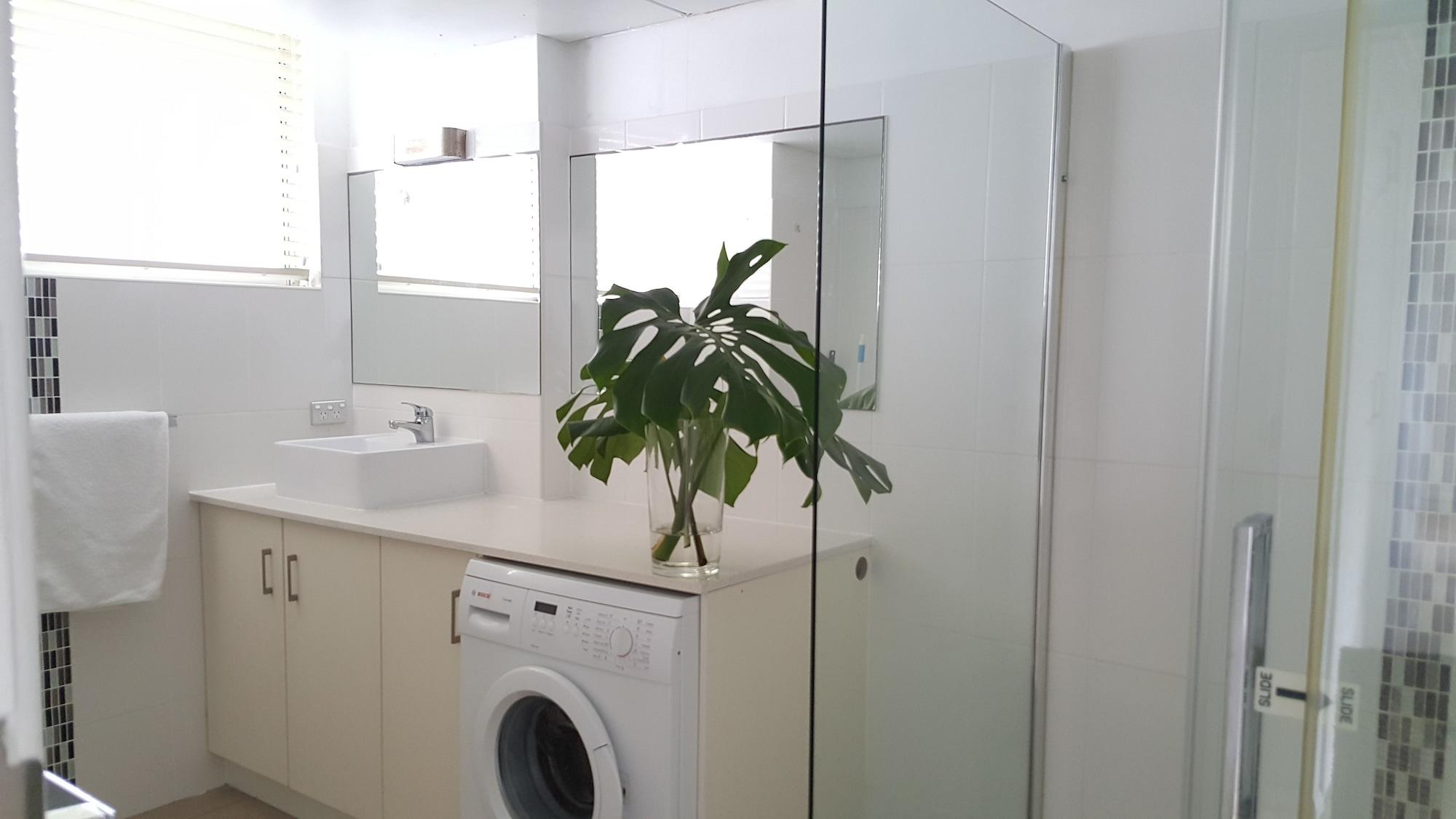 Wyuna Beachfront Holiday Apartments Gold Coast Luaran gambar