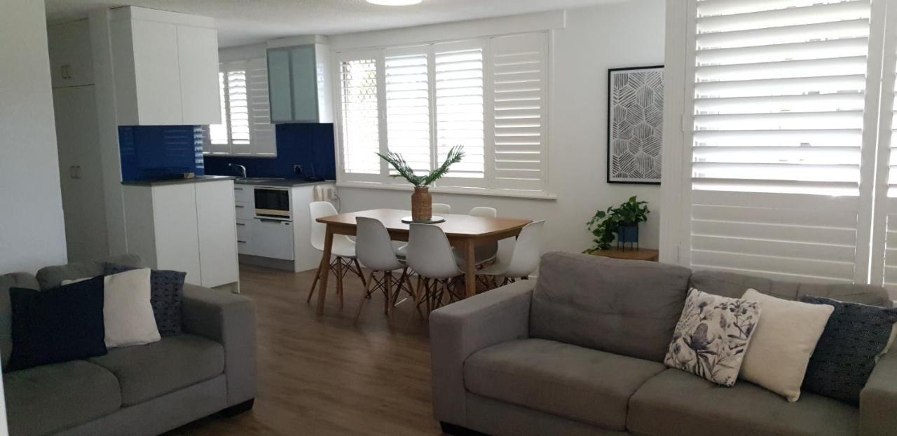 Wyuna Beachfront Holiday Apartments Gold Coast Luaran gambar