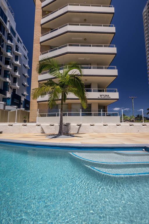 Wyuna Beachfront Holiday Apartments Gold Coast Luaran gambar