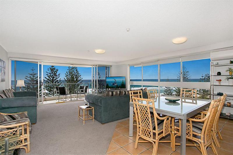 Wyuna Beachfront Holiday Apartments Gold Coast Luaran gambar